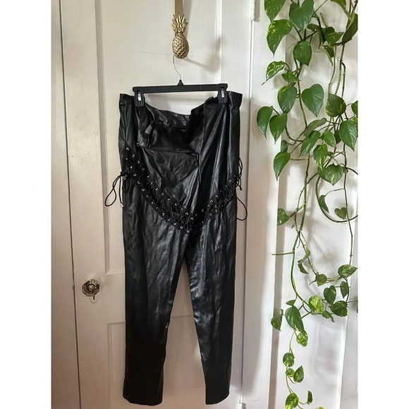 Pretty Little Thing women’s size 10 black Pants - Picture 4 of 8